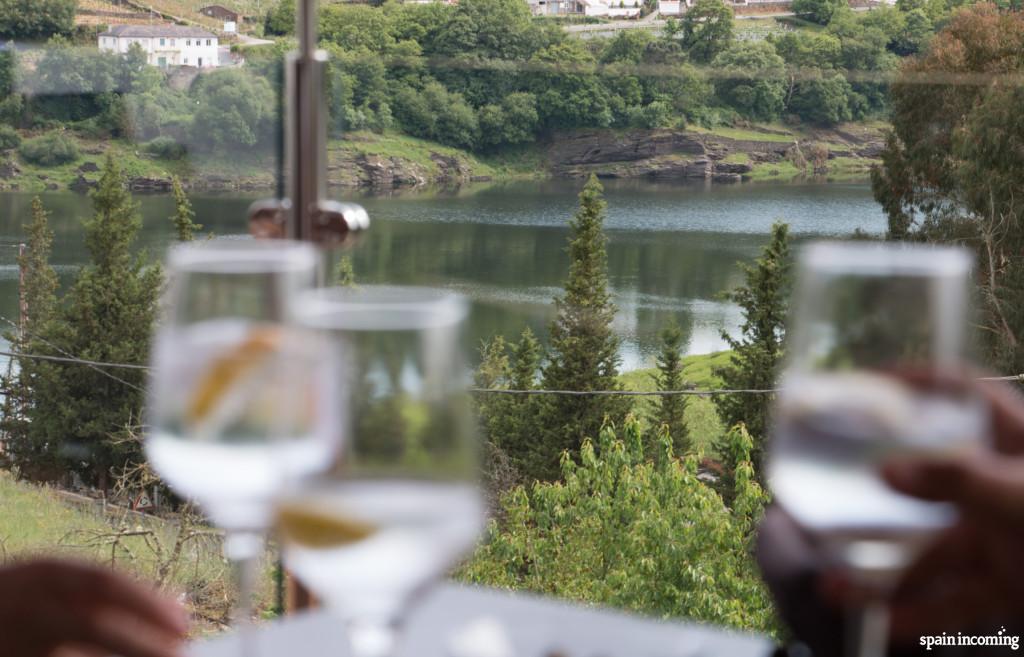 Summertime in the Camino: terraza with a view over the Río Miño - French Way