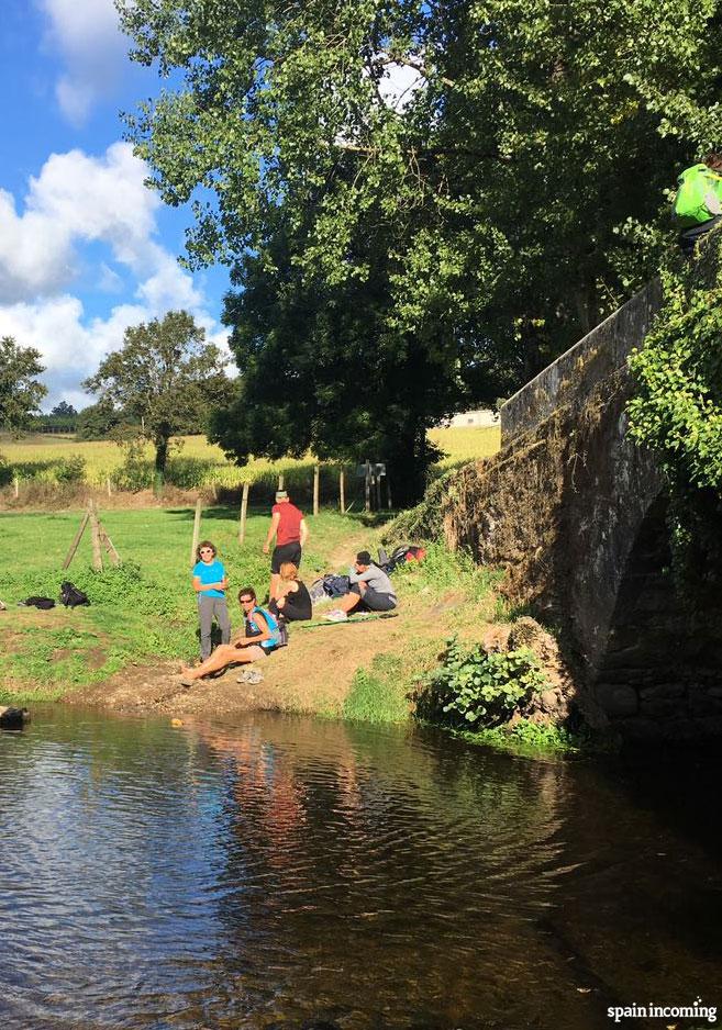 Summertime in the Camino: Pilgrims enjoying the River Iso - French Way