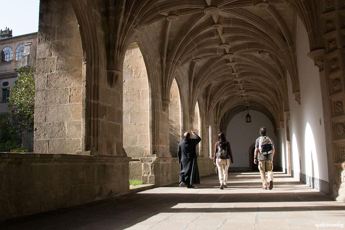 Not only facades: Pilgrims enjoying the interior of Mosteiro de Samos - French Way