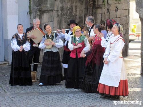 Summer festivities in Galicia- enjoy traditional music 